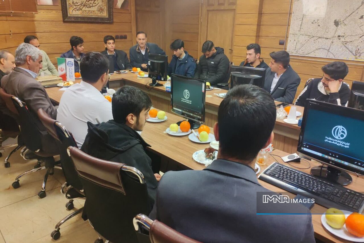 تشکیل گروه مشاوران نوجوان در منطقه ۷ اصفهان؛ نوجوانان پای کار مدیریت شهری