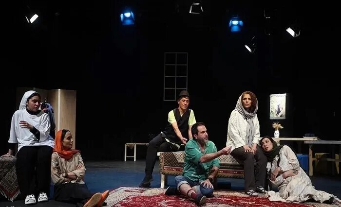 تئاتر را ترک نمی‌کنیم/ «وی‌لا» تریبون اعتراض و صدای مردم است