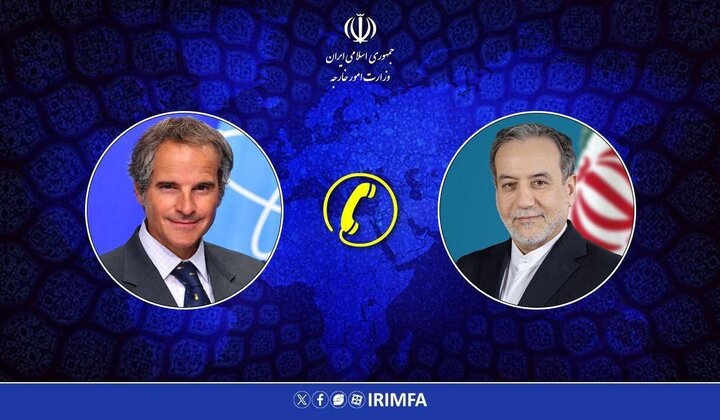 گروسی با عراقچی گفت‌وگو کرد