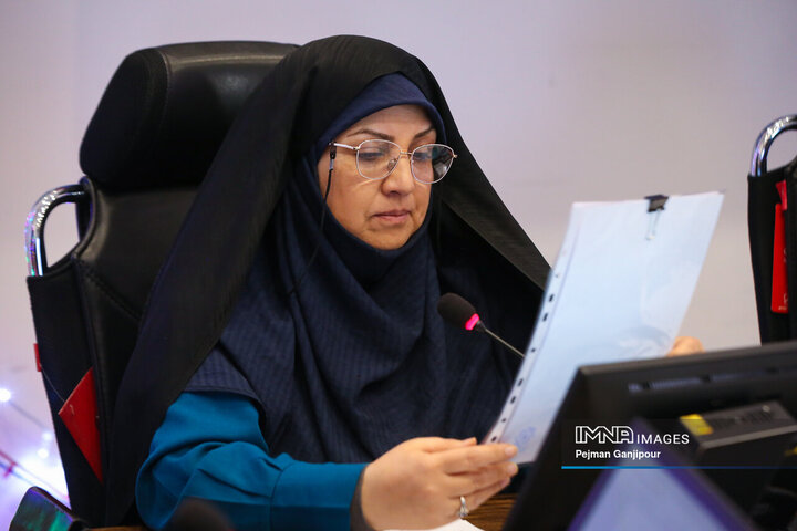 فرزانه کلاهدوزان، رئیس کمیسیون خانواده شورای شهر اصفهان