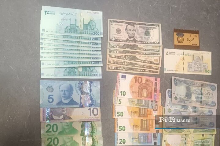 نیروی امانت‌دار گشت پیشگیری و رفع تخلفات شهری اصفهان کیف حاوی ارز را به صاحبش بازگرداند