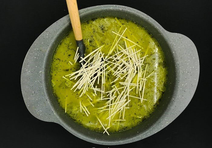 طرز تهیه آش رشته مجلسی و نذری برای افطار | آموزش آش رشته خوشعطر و لذیذ مرحلهبهمرحله