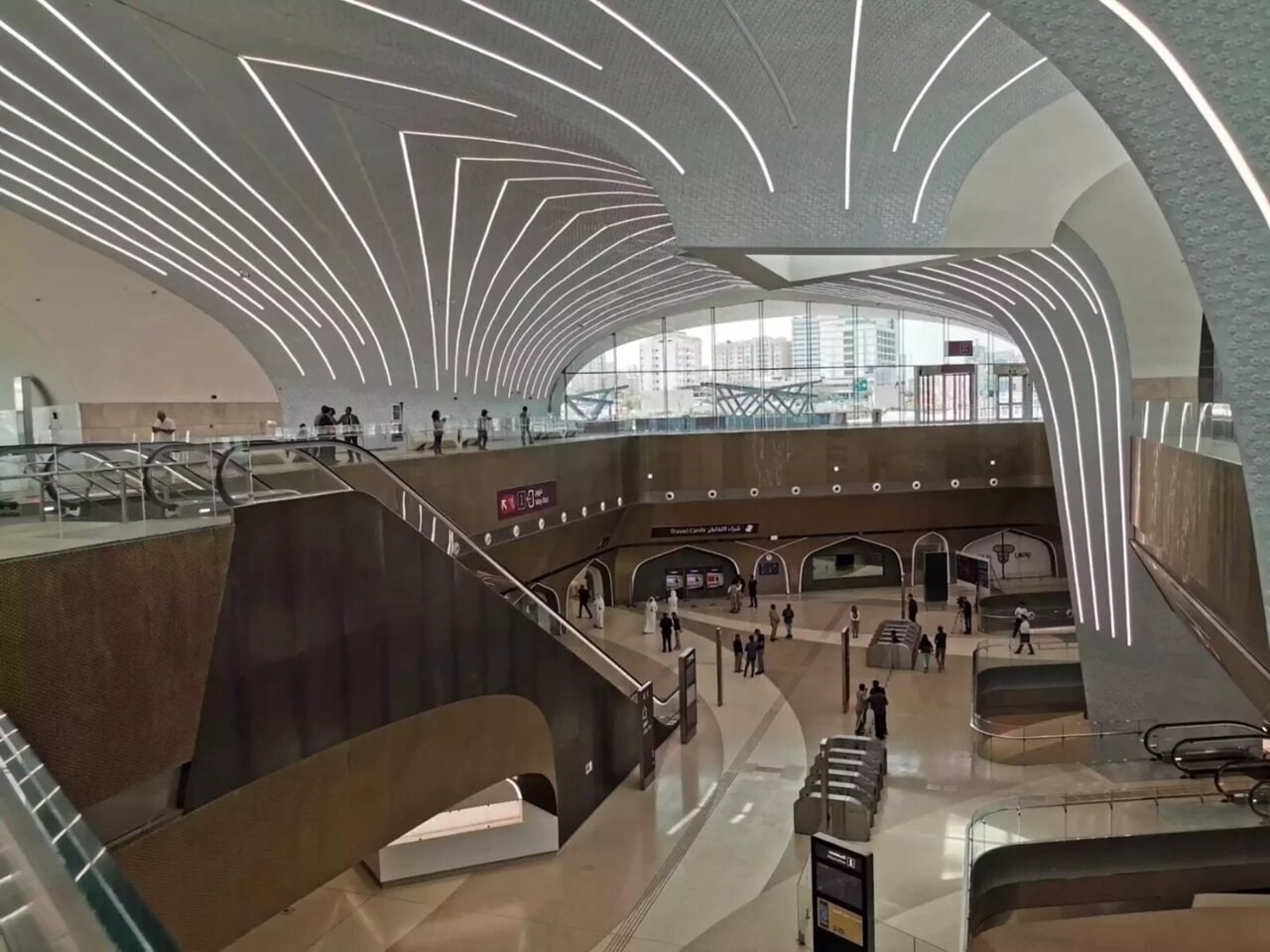 ایستگاه‌های متروی چندمنظوره جهان؛ از گلخانه‌های عمودی تا مراکز فرهنگی‌