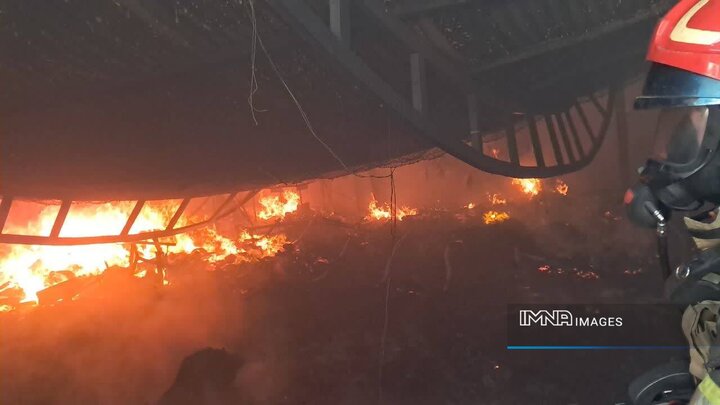 آتش‌سوزی در گاراژ بزرگ در مرتضی گرد