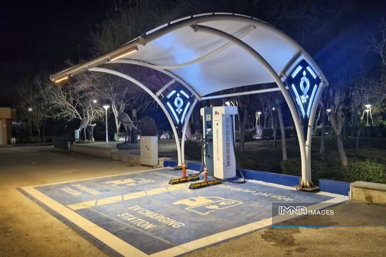 نخستین زیرساخت شارژ خودروهای برقی شرق اصفهان در منطقه ۱۵ فعال شد