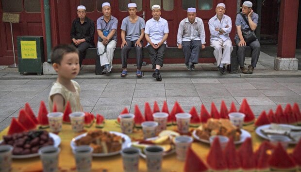 رمضان چینی با طعم نودل و چای شیرین