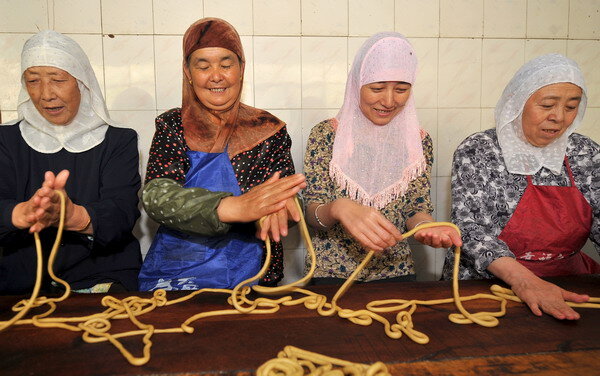 رمضان چینی با طعم نودل و چای شیرین