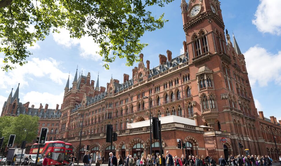 ایستگاه‌هایی که به شهر دوم تبدیل شدند