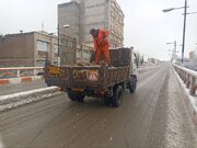 عملیات نمک‌پاشی و برف‌روبی معابر شهر اردبیل در حال انجام است