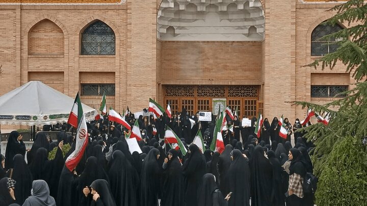 تجمع دانشجویان دانشگاه الزهرا در حمایت از آرمان‌های انقلاب