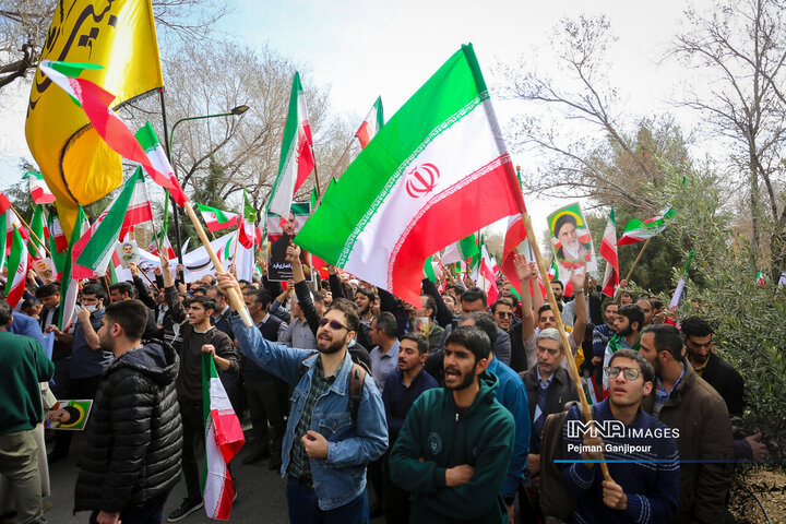 تجمع دانشجویان دانشگاه صنعتی اصفهان