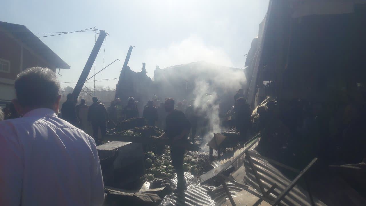 اعزام فوری تیمهای اورژانس برای امدادرسانی به حادثه سقوط بالگرد در درچه + عکس