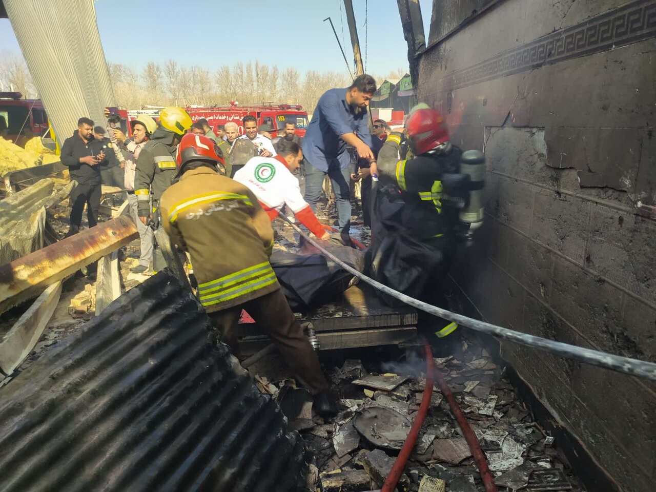 آخرین اخبار سقوط بالگرد در میدان میوه تره‌بار درچه / ۴ نفر فوت شدند + جدیدترین تصاویر