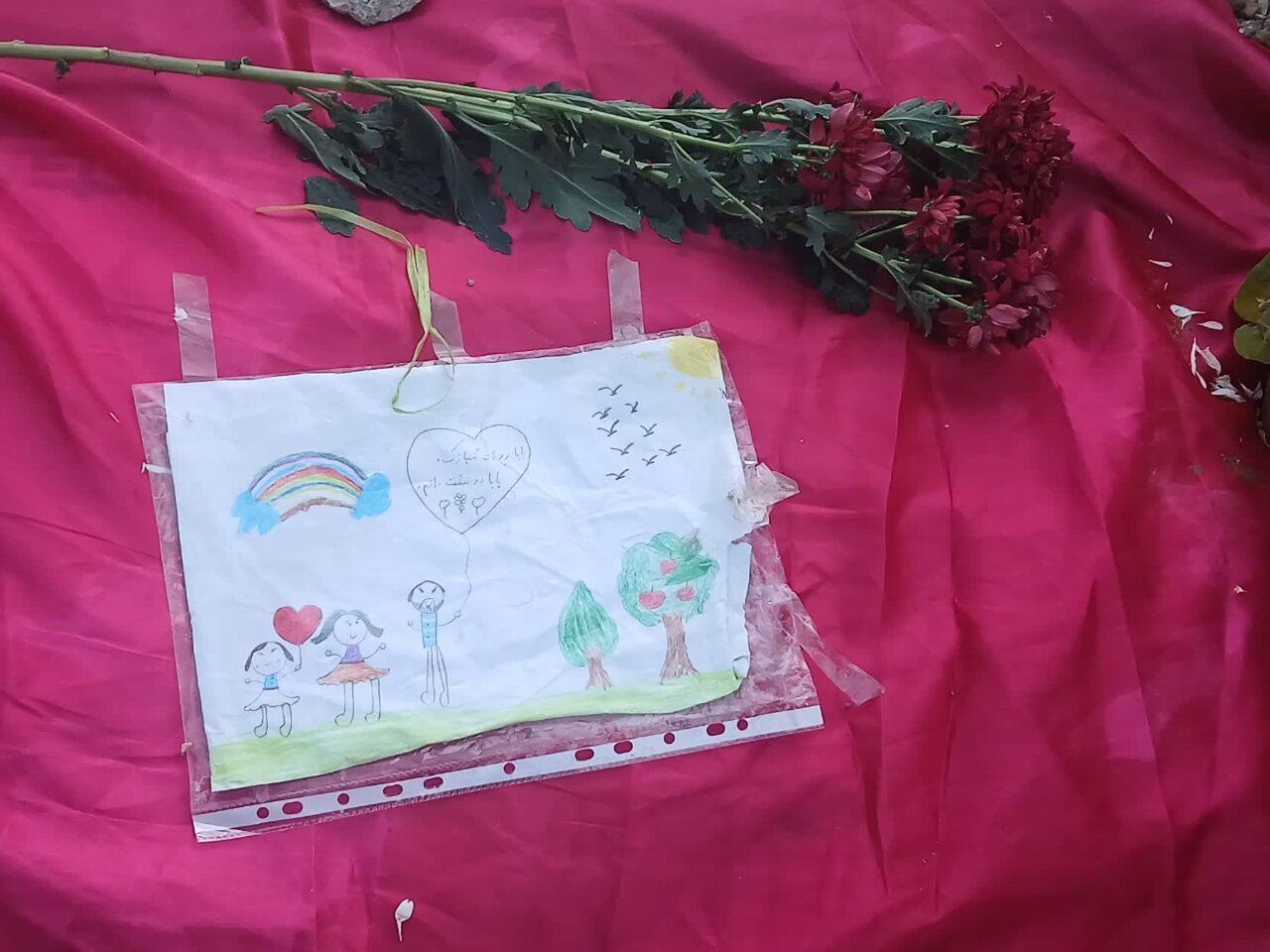 لبخندی که روی خاک جا ماند