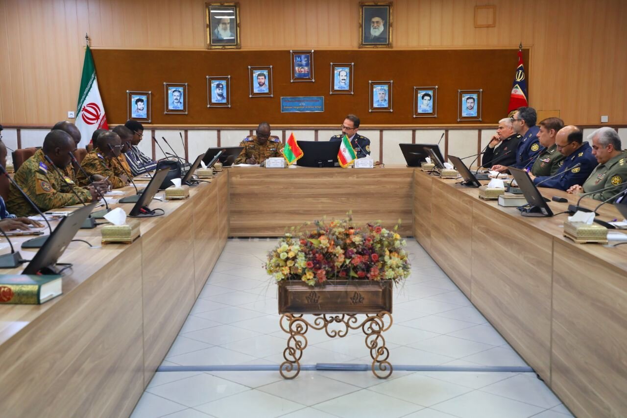 دیدار وزیر جنگ بورکینافاسو با فرمانده دافوس ارتش