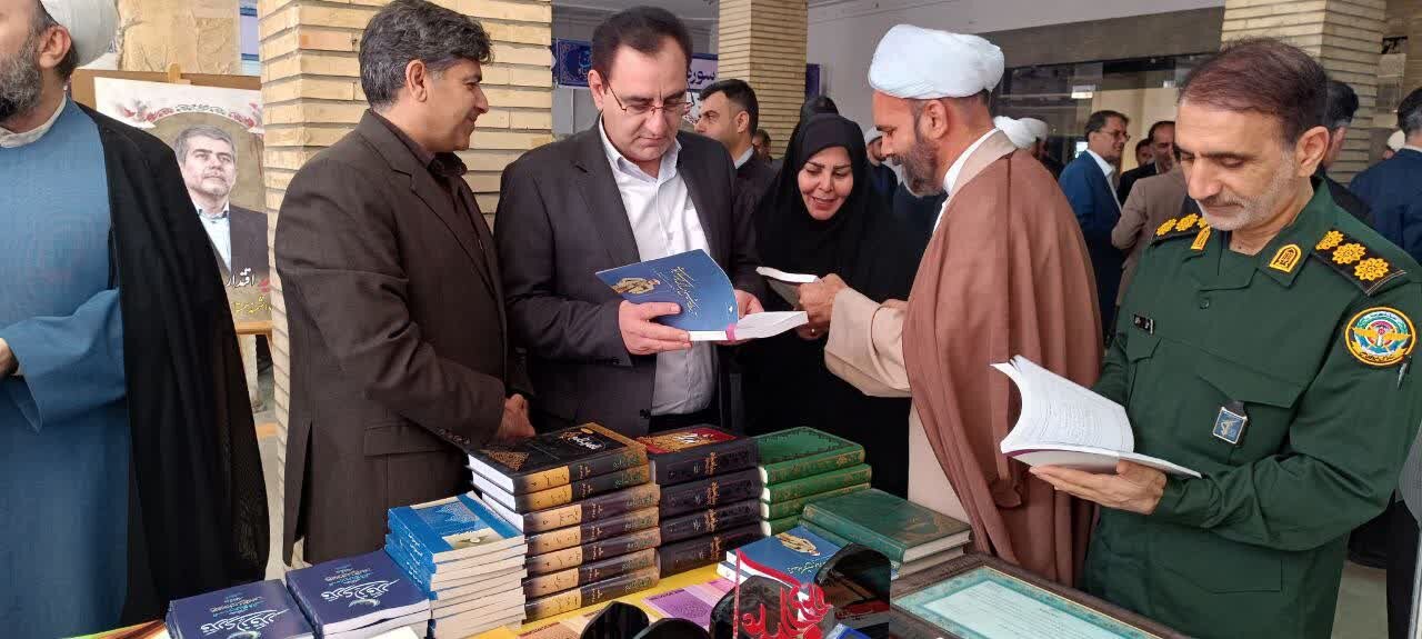 برگزاری نمایشگاه علوم قرآنی و عترت با حضور ۱۲ ناشر استانی و کشوری در ایلام
