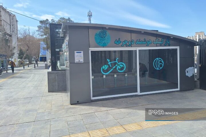 راه‌اندازی ایستگاه‌های دوچرخه و اسکوتر برقی در پارک بیشه خزایی و نقاط کلیدی منطقه ۵ اصفهان