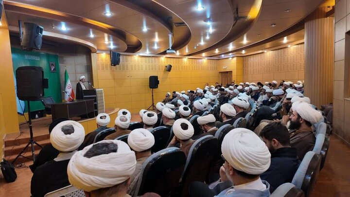 با هرکسی که به امنیت روانی جامعه خدشه وارد کند برخورد خواهد شد