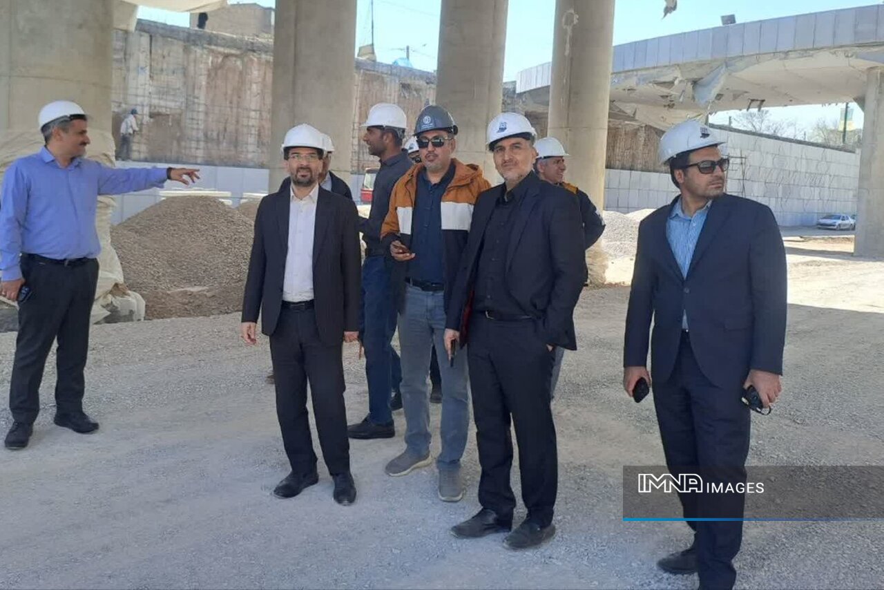 بازدید مدیر منطقه ۱۰ اصفهان از پروژه زیرگذر شهید رئیسی؛ تأکید بر تسریع در اجرا