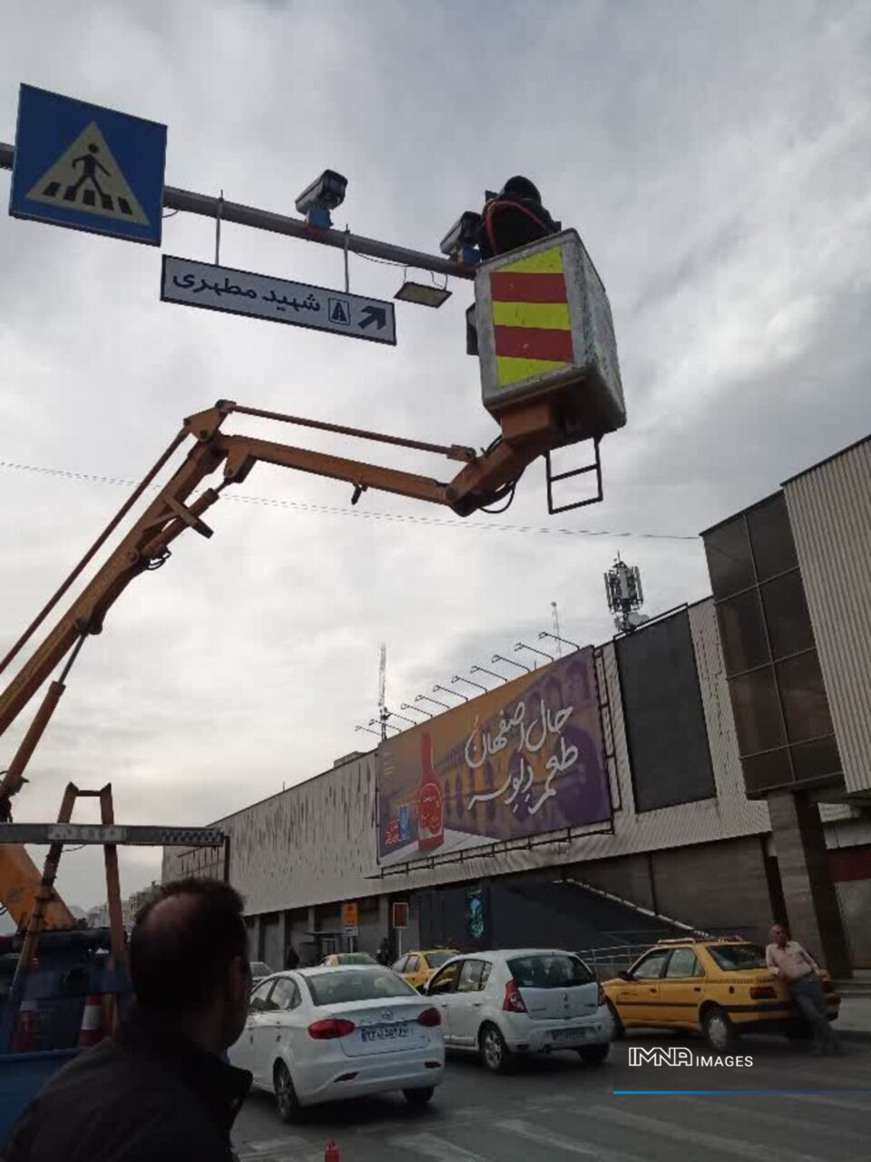 اجرای اقدامات ترافیکی در منطقه ۱۲ اصفهان؛ از جایگاه شارژ خودروهای برقی تا مسیرهای دوچرخه