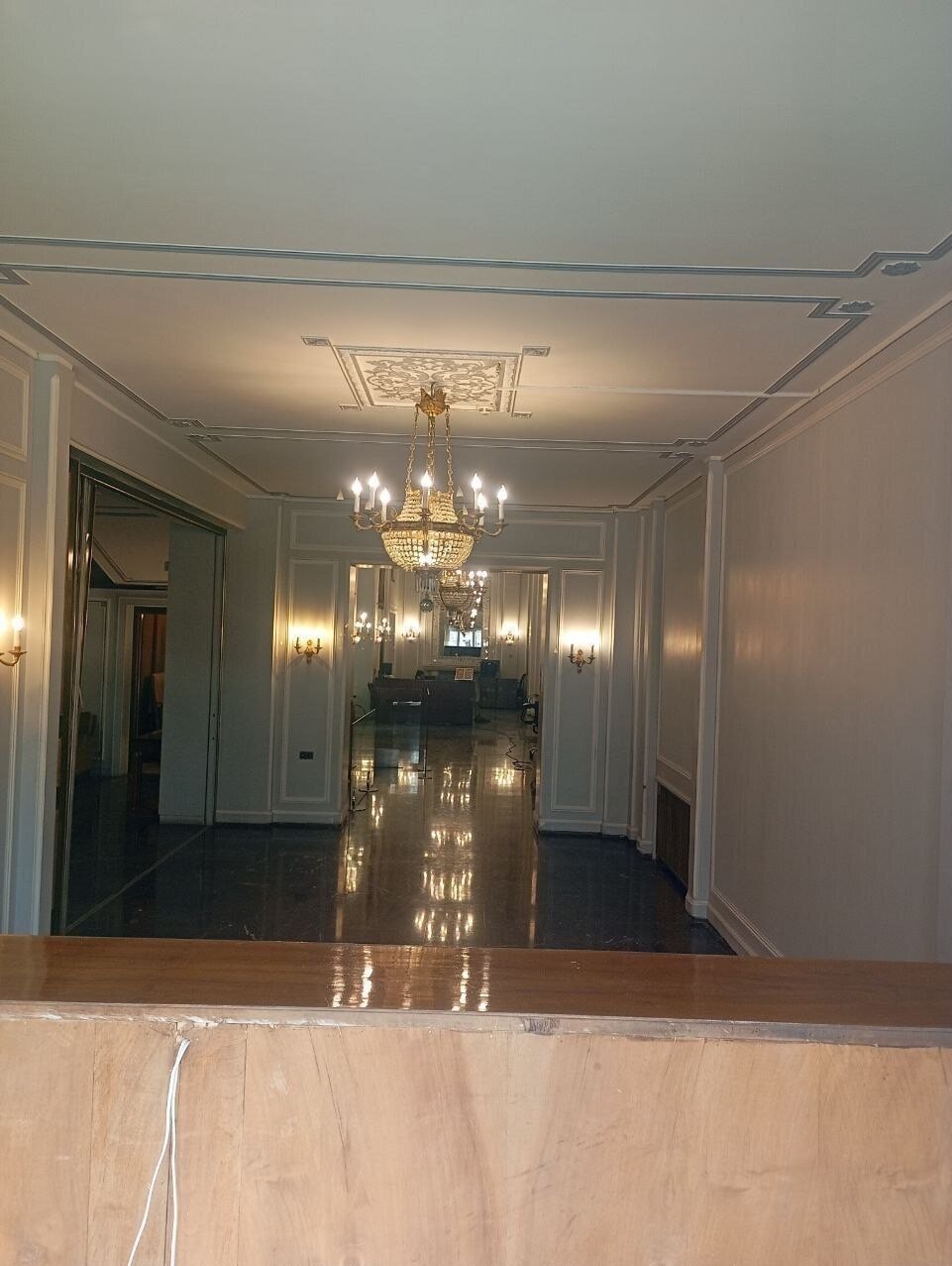 کاخ نیاوران تخلیه نشده است