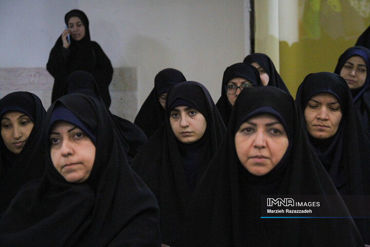 آیین رونمائی از نشان خدمت و سامانه جامع خادمیاران آستان مقدس زینبیه اصفهان