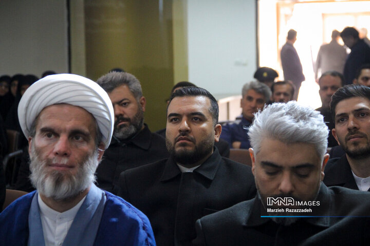 آیین رونمائی از نشان خدمت و سامانه جامع خادمیاران آستان مقدس زینبیه اصفهان