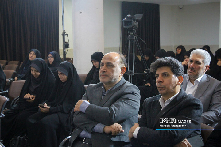 آیین رونمائی از نشان خدمت و سامانه جامع خادمیاران آستان مقدس زینبیه اصفهان