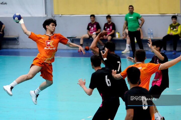 آغاز جام هندبال «مولای عرشیان و بانوی قدسیان» در اصفهان با رقابت ۸۰۰ ورزشکار