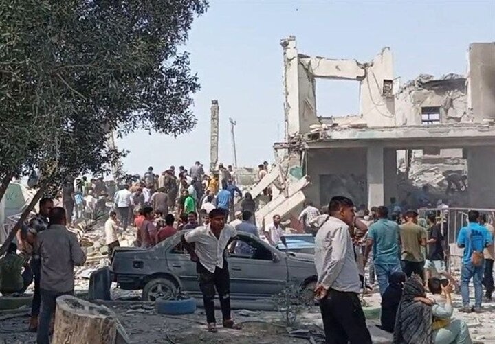 تجاوز وحشیانه آمریکا به مدرسه میناب ۸۵ شهید بر جای گذاشت