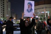 تجمع گسترده مردم تهران در میادین/ دیوارنگاره «رهبر شهید» رونمایی شد