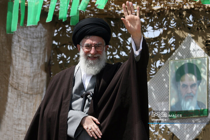 رهبر شهید انقلاب اسلامی حضرت آیت‌الله العظمی امام خامنه‌ای (قدس سره)