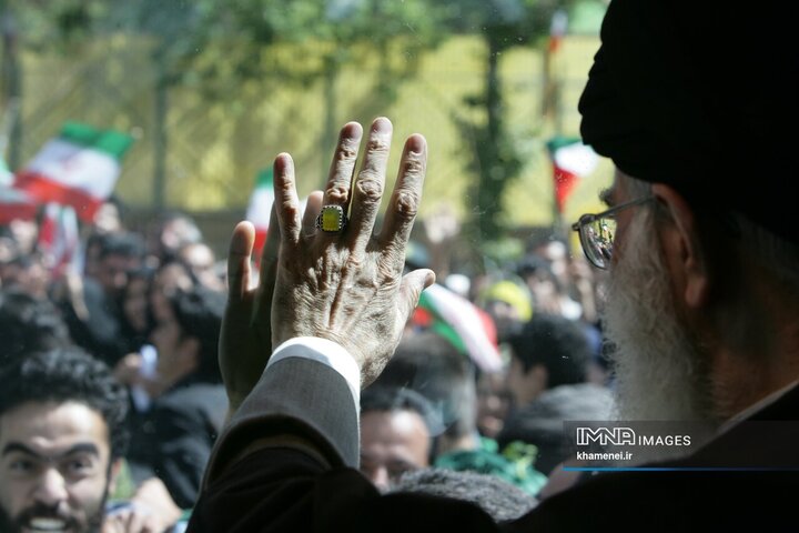 رهبر شهید انقلاب اسلامی حضرت آیت‌الله العظمی امام خامنه‌ای (قدس سره)