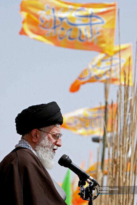 رهبر شهید انقلاب اسلامی حضرت آیت‌الله العظمی امام خامنه‌ای (قدس سره)