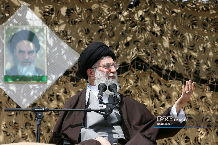 رهبر شهید انقلاب اسلامی حضرت آیت‌الله العظمی امام خامنه‌ای (قدس سره)