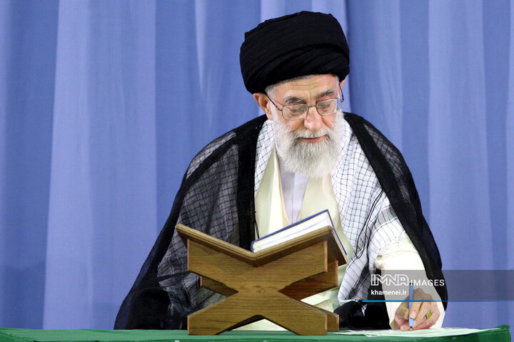 رهبر شهید انقلاب اسلامی حضرت آیت‌الله العظمی امام خامنه‌ای (قدس سره)