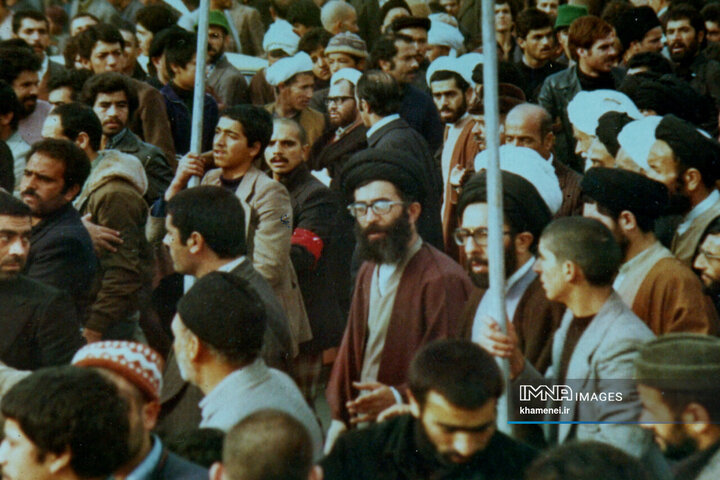 رهبر شهید انقلاب اسلامی حضرت آیت‌الله العظمی امام خامنه‌ای (قدس سره)