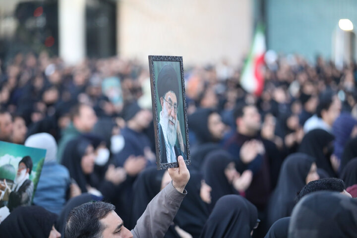 تجمع خودجوش مردم اراک پس از اعلام شهادت رهبر انقلاب اسلامی