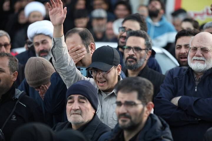 تجمع خودجوش مردم اراک پس از اعلام شهادت رهبر انقلاب اسلامی