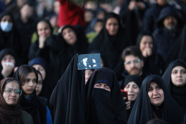 تجمع خودجوش مردم اراک پس از اعلام شهادت رهبر انقلاب اسلامی