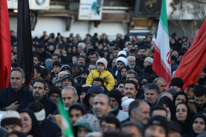 تجمع خودجوش مردم اراک پس از اعلام شهادت رهبر انقلاب اسلامی