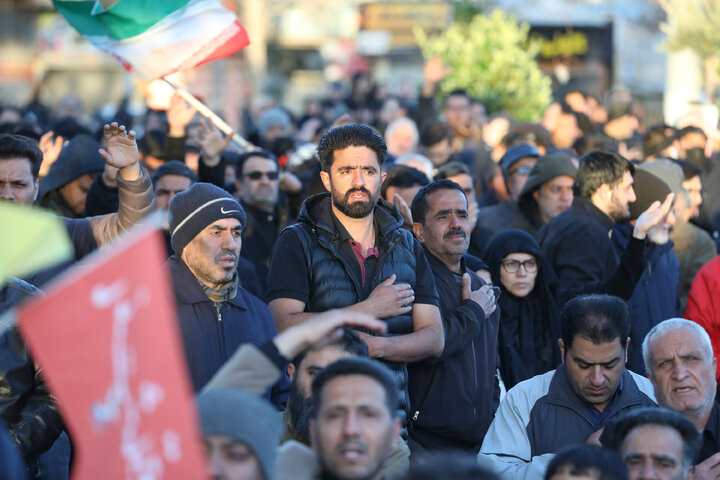 تجمع خودجوش مردم اراک پس از اعلام شهادت رهبر انقلاب اسلامی