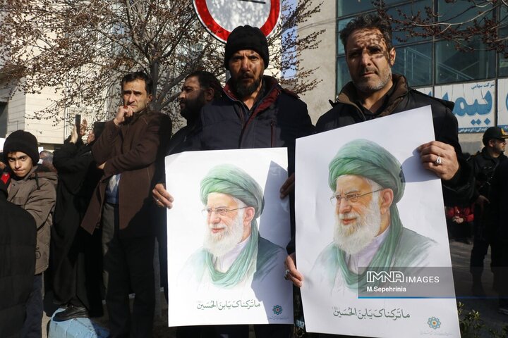 حضور مردم داغدار تبریز در خیابان‌های مرکز شهر پس از اعلام خبر شهادت امام خامنه‌ای(قدس سره)