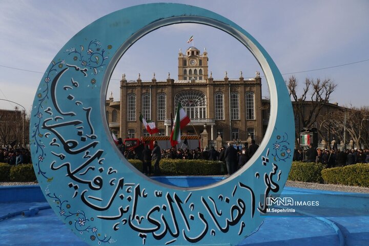 حضور مردم داغدار تبریز در خیابان‌های مرکز شهر پس از اعلام خبر شهادت امام خامنه‌ای(قدس سره)