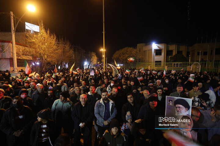 تجمع بزرگ‌مردمی‌ منطقه ۲ اصفهان در سومین شب شهادت رهبر معظم انقلاب