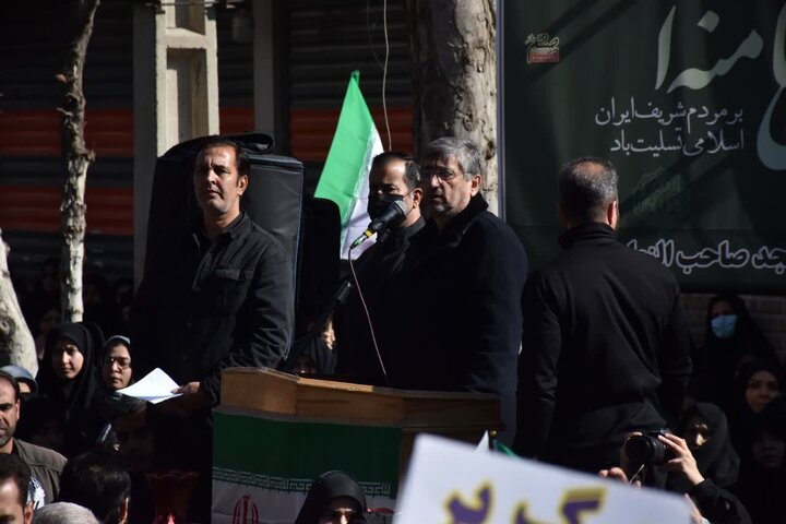 سرنوشت جنگ را وحدت ملت ایران تعیین می‌کند
