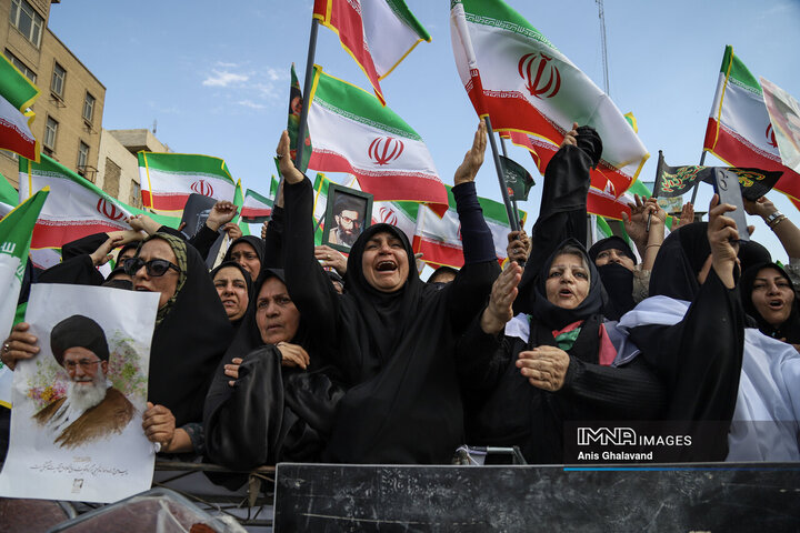 تشییع پیکر ۲ شهید اقتدار در اهواز