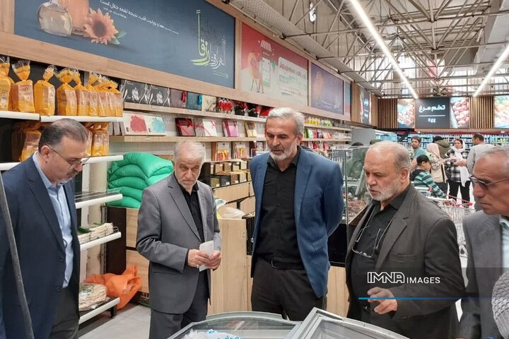 فعالیت بازارهای کوثر برای شورای شهر مهم است/ نظارت مستمر بر خدمات‌رسان‌های شهری