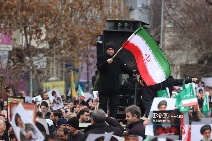 اجتماع عظیم مردمی و هیئات حسینی بمناسبت شهادت رهبر انقلاب در تبریز