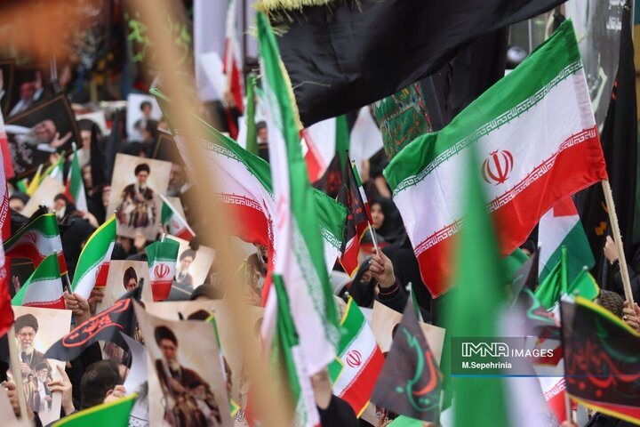 اجتماع عظیم مردمی و هیئات حسینی بمناسبت شهادت رهبر انقلاب در تبریز
